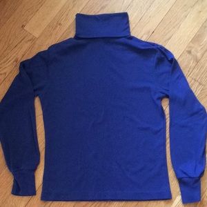 ❄️ Navy blue turtleneck